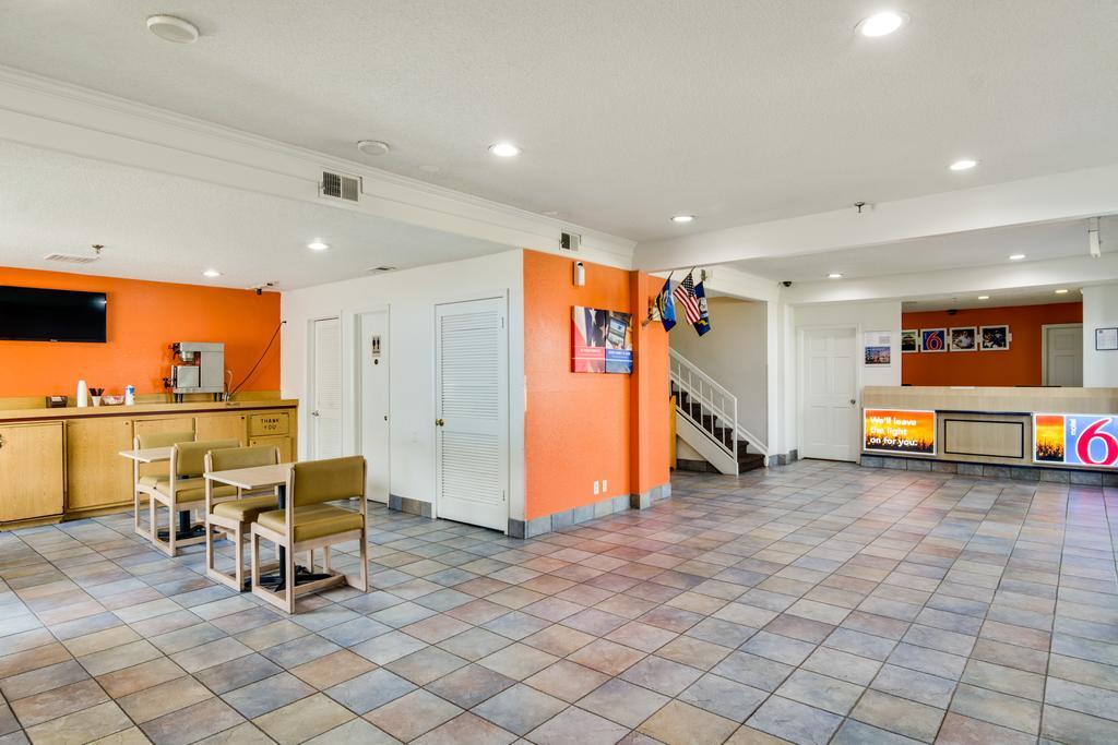 6-waukegan, Il Hotel