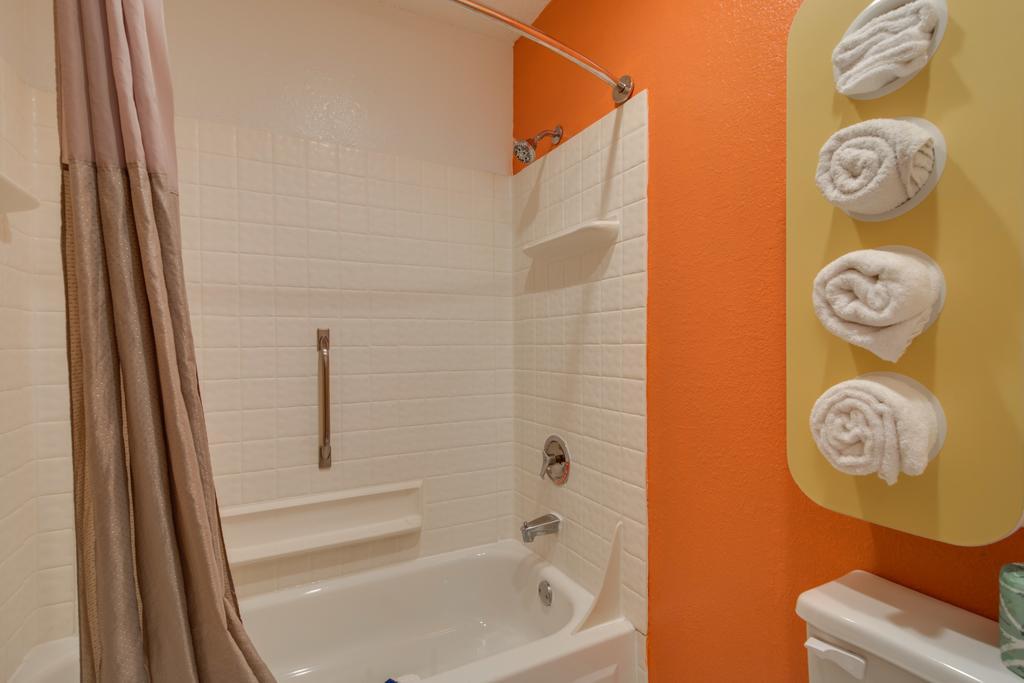 6-waukegan, Il Hotel